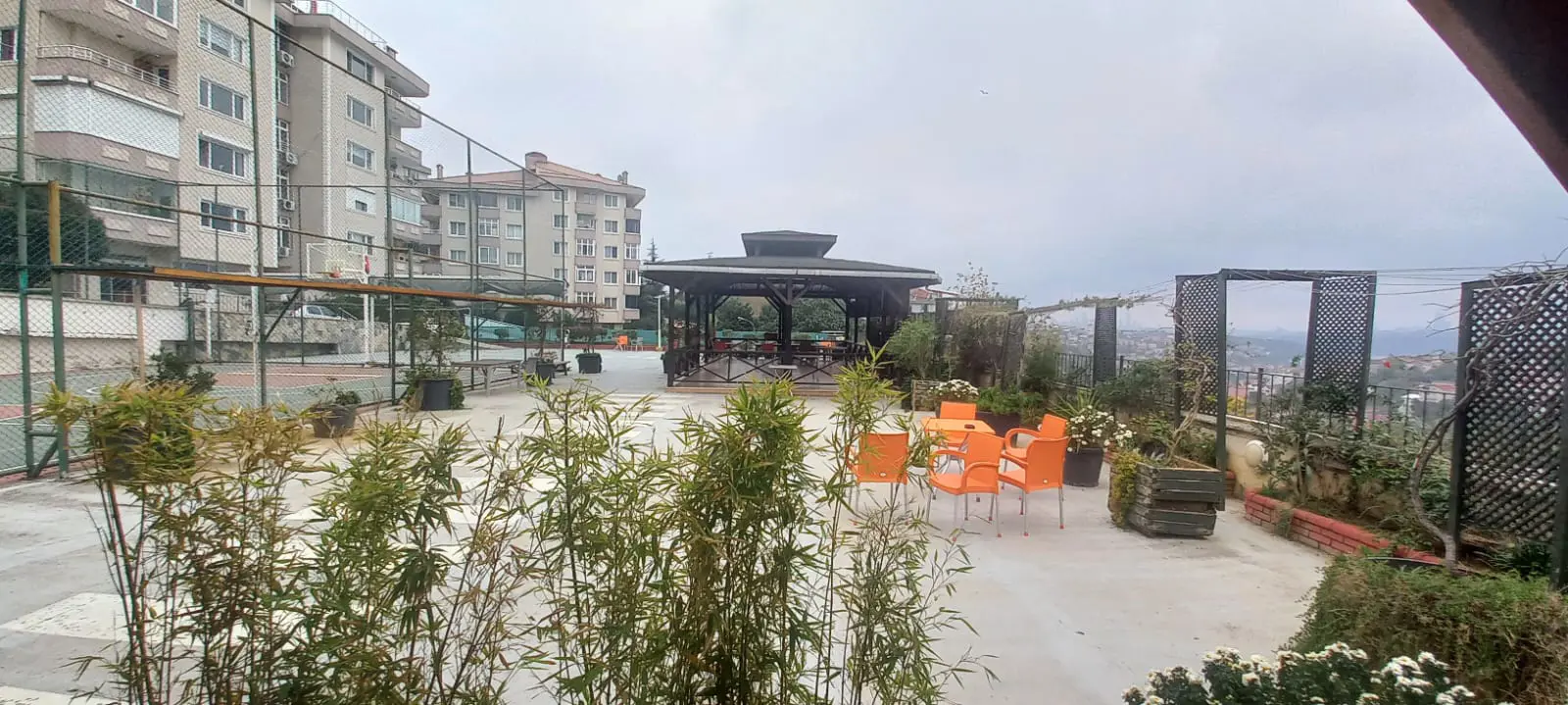 Site içi bahçe yolu